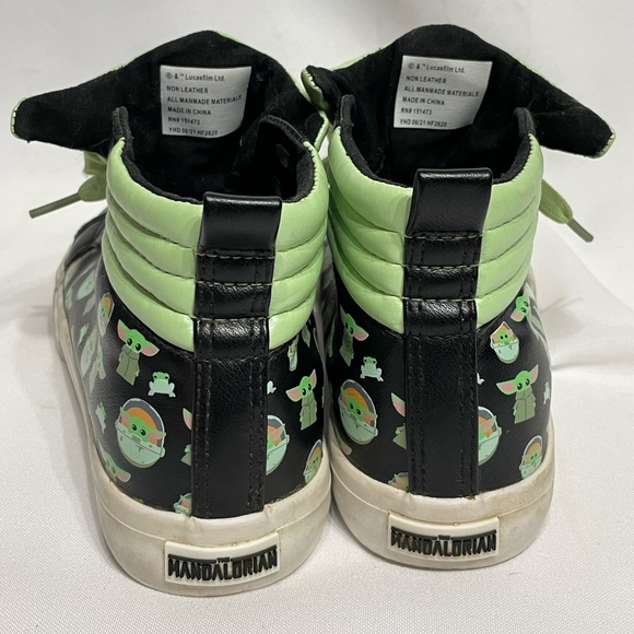 Youth size 3 Disney Mandelorian Grogu Baby Yoda high top sneakers great cond - Picture 5 of 8